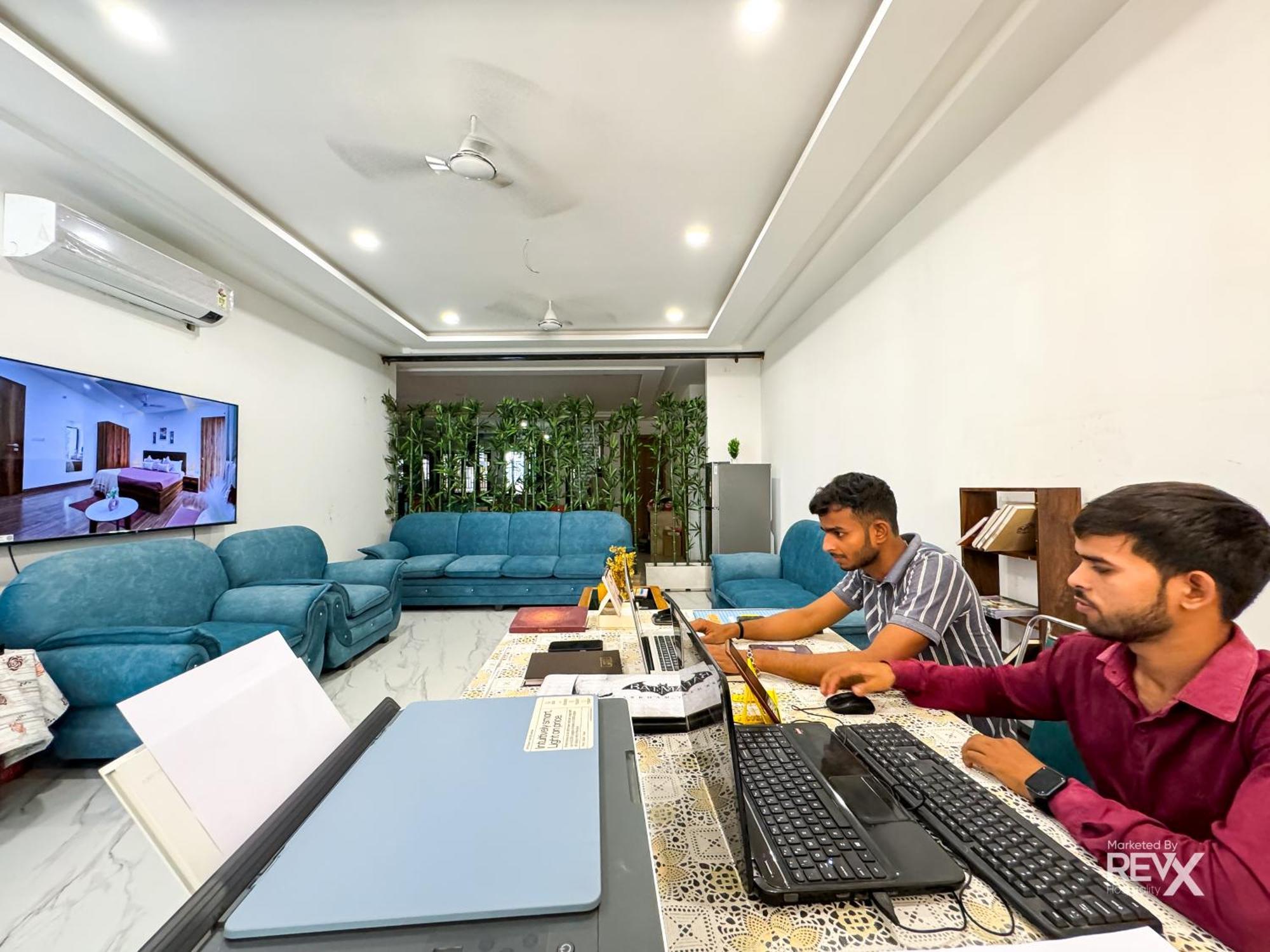 Guru Sadan A Luxe Stay Ayodhya Exterior photo